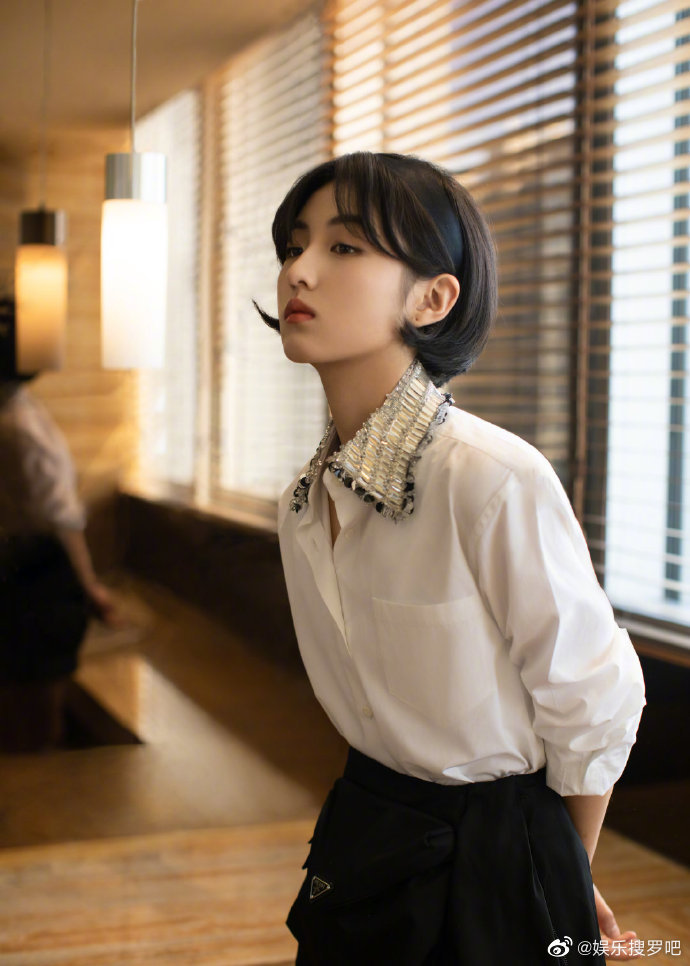 张子枫短发俏皮可爱