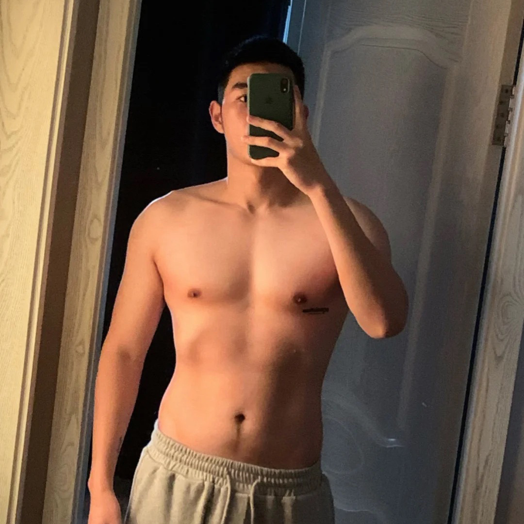 微胖的男生肉嘟嘟的,手感是不是很好?