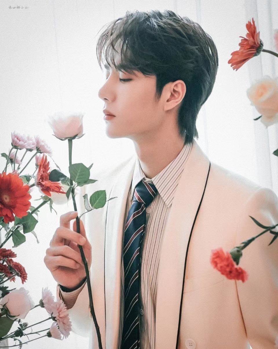 粉丝卖惨:肖战吊威亚从30米高处掉下来,王一博一天工作25小时休闲区蓝鸢梦想 - Www.slyday.coM 粉丝卖惨:肖战吊威亚从30米高处掉下来,王一博一天工作25小时休闲区蓝鸢梦想 - Www.slyday.coM