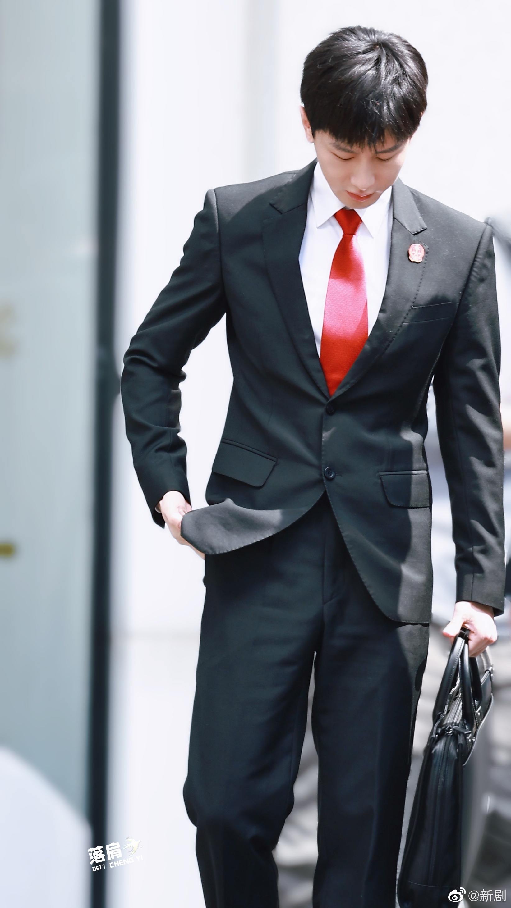 小周法官好白好帅!