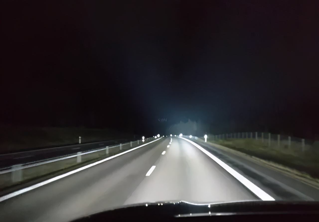 车灯不仅能照明还能帮您预判路况您知道吗