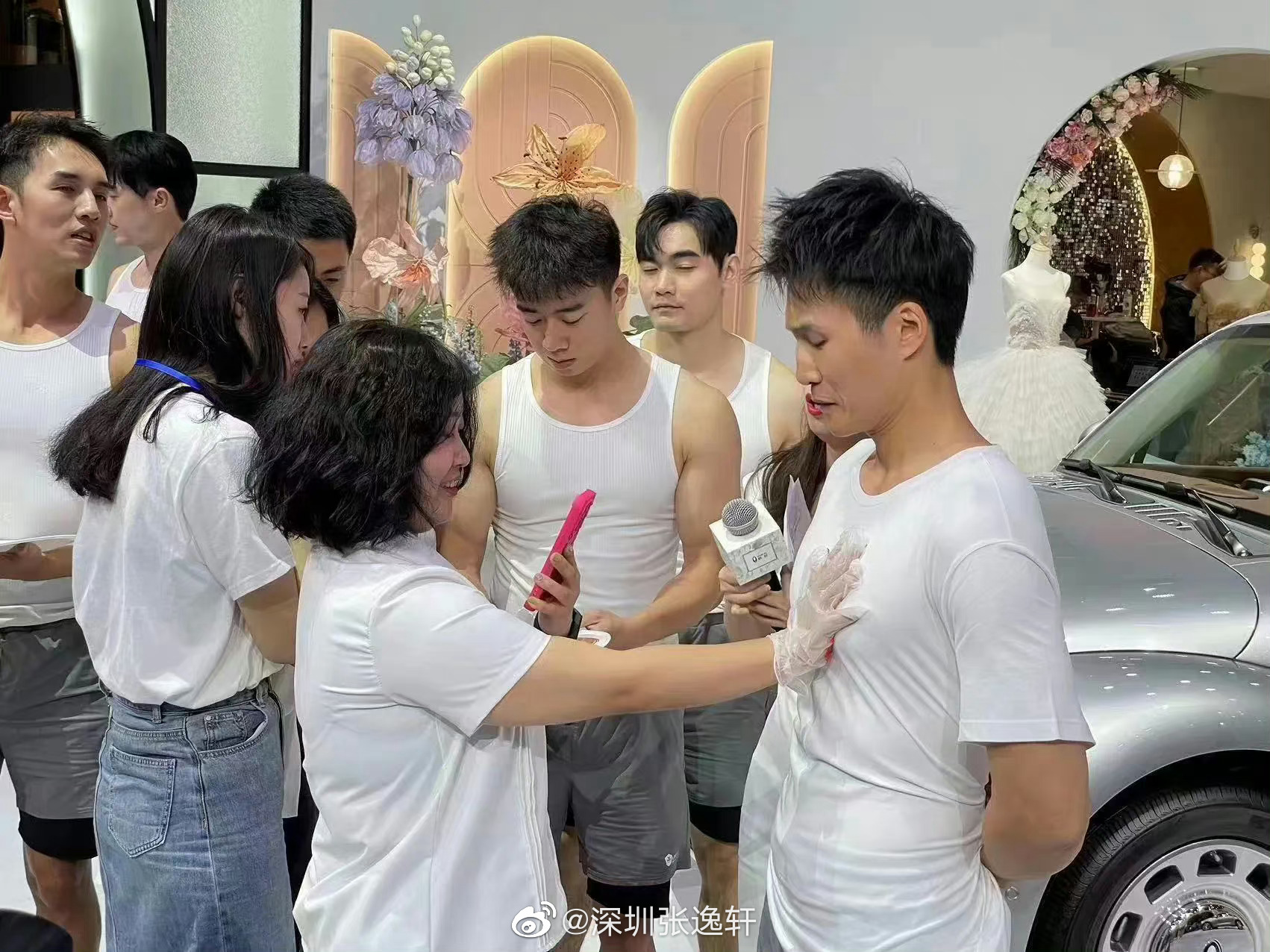 据说上海车展现在变甜品展了！__财经头条