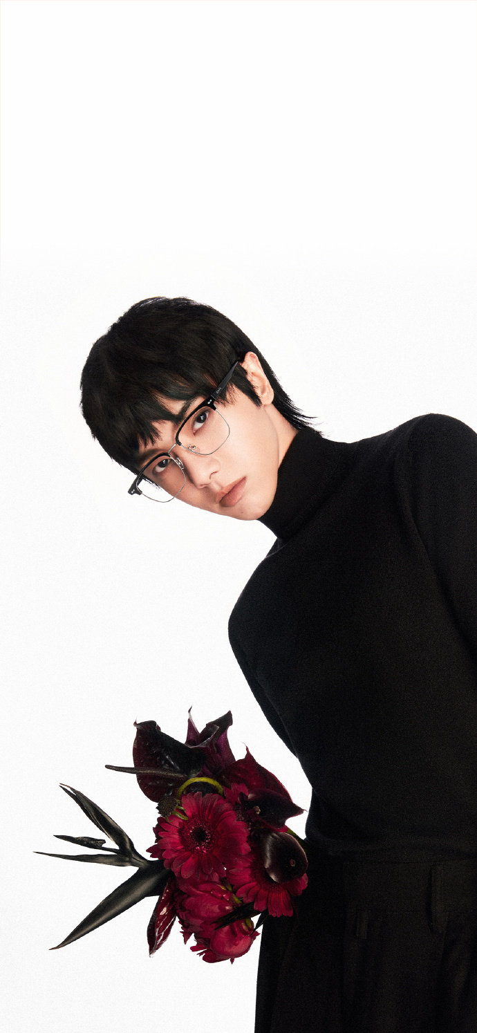 华晨宇品牌高清壁纸 戴眼镜的花花斯文魅力 超帅的!__财经头条