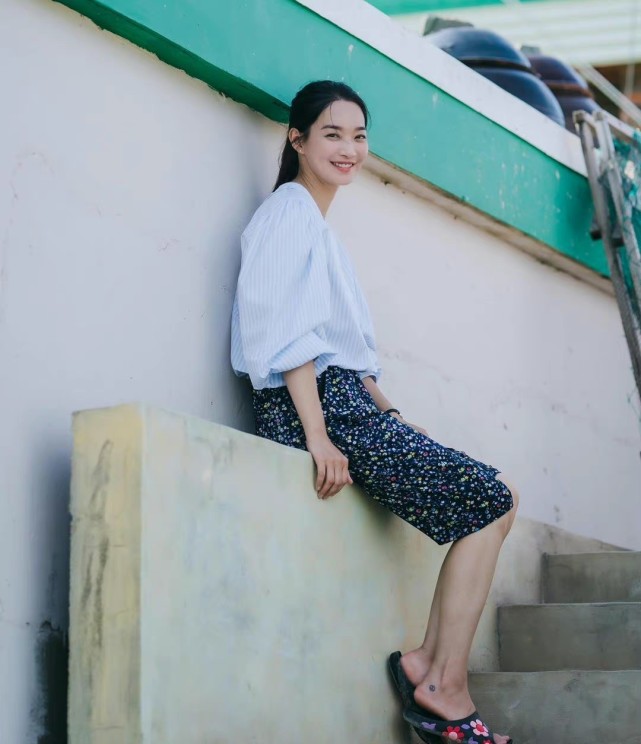 跟着申敏儿新剧学穿搭吧！独属于大女人的可爱，实在是太戳人心了休闲区蓝鸢梦想 - Www.slyday.coM