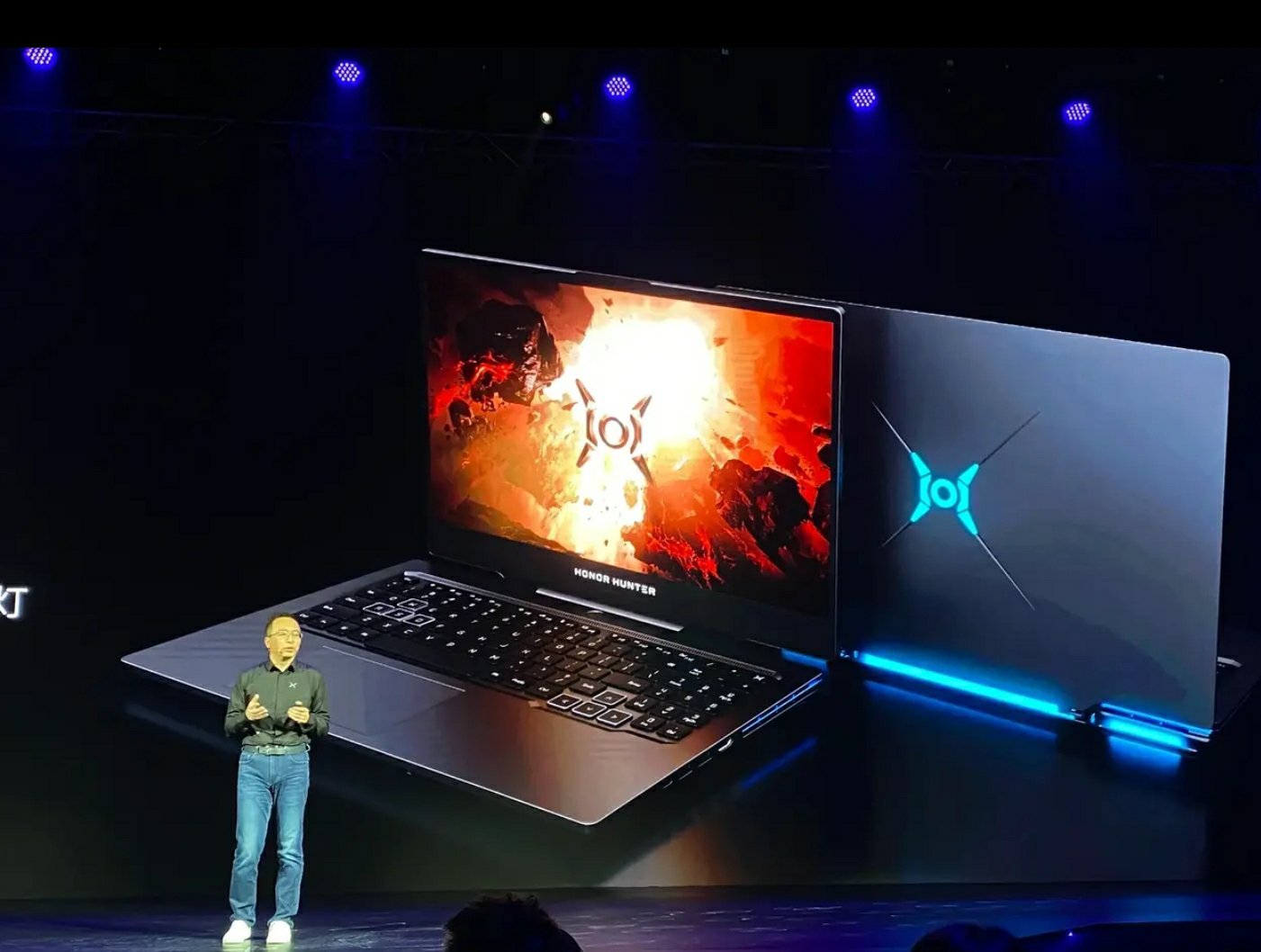 华为首款游戏笔记本发布:荣耀猎人游戏本v700,7499元起售