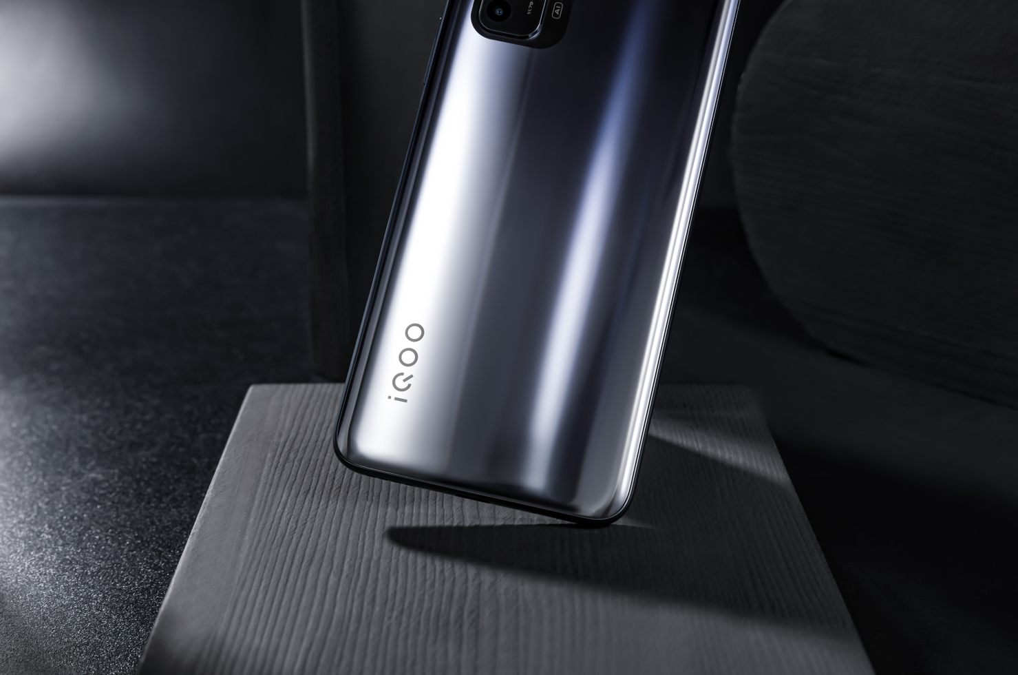 iqooneo5活力版两千价位段的强悍实力派