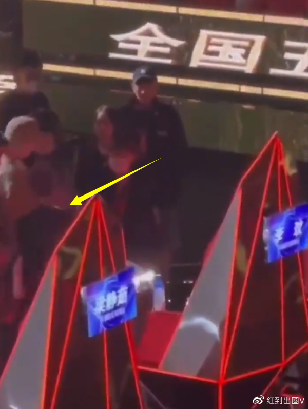 李玟录制《中国好声音》现场发飙，当面质问导演，疑曝节目组黑幕休闲区蓝鸢梦想 - Www.slyday.coM