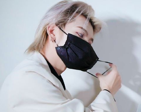 还嫌七鹤大人拿不上台面看清他摘下口罩的样子黑粉都乖乖闭嘴