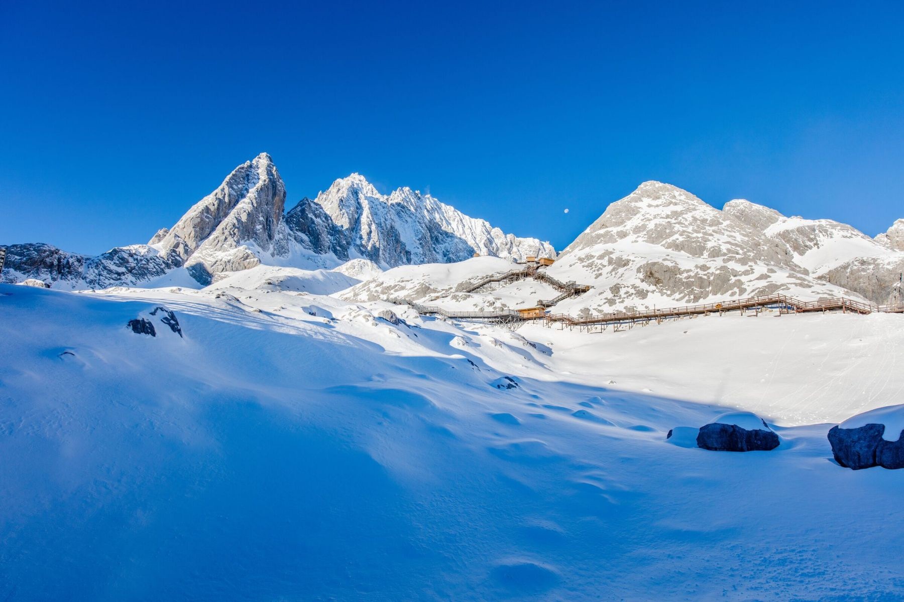 雪山风景高清图片真实图片