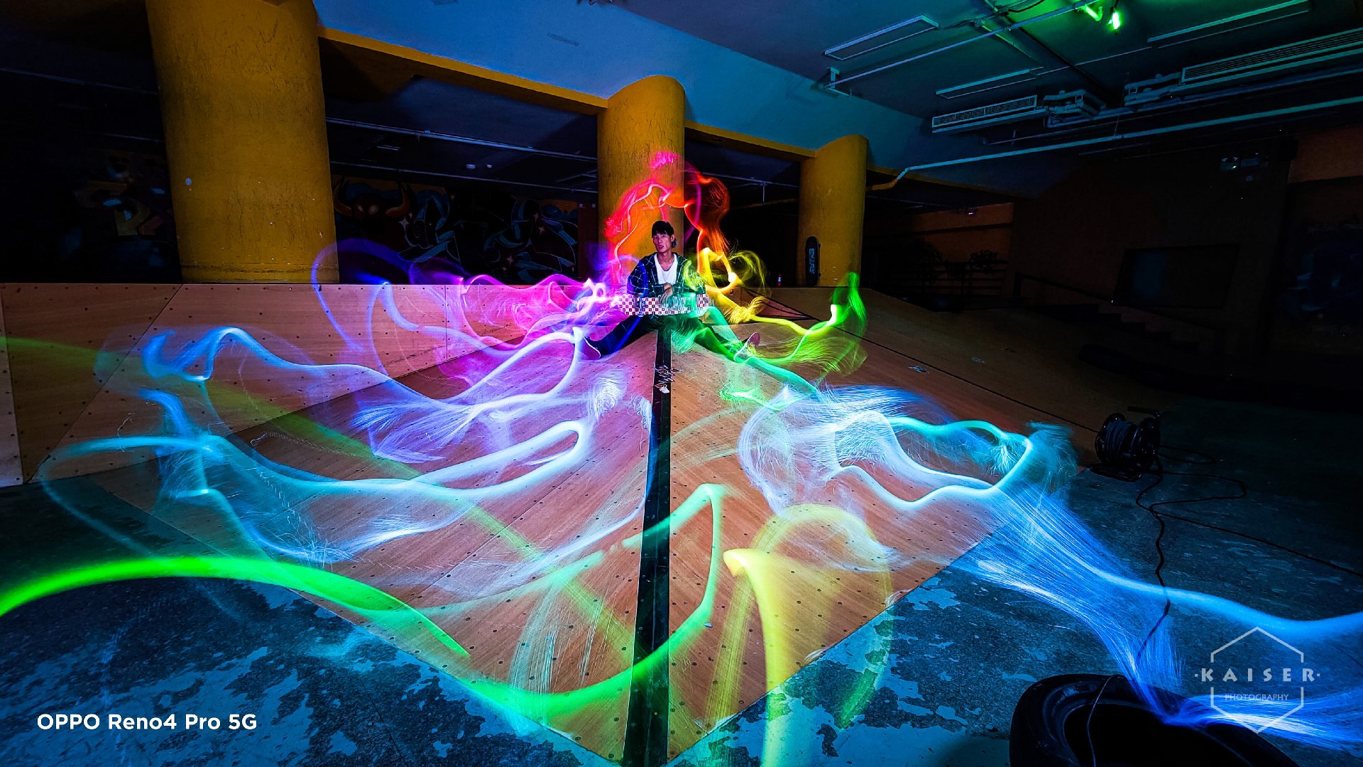 当oppo reno4 pro 5g遇上滑板与光绘暗光之下,极致画质@oppo