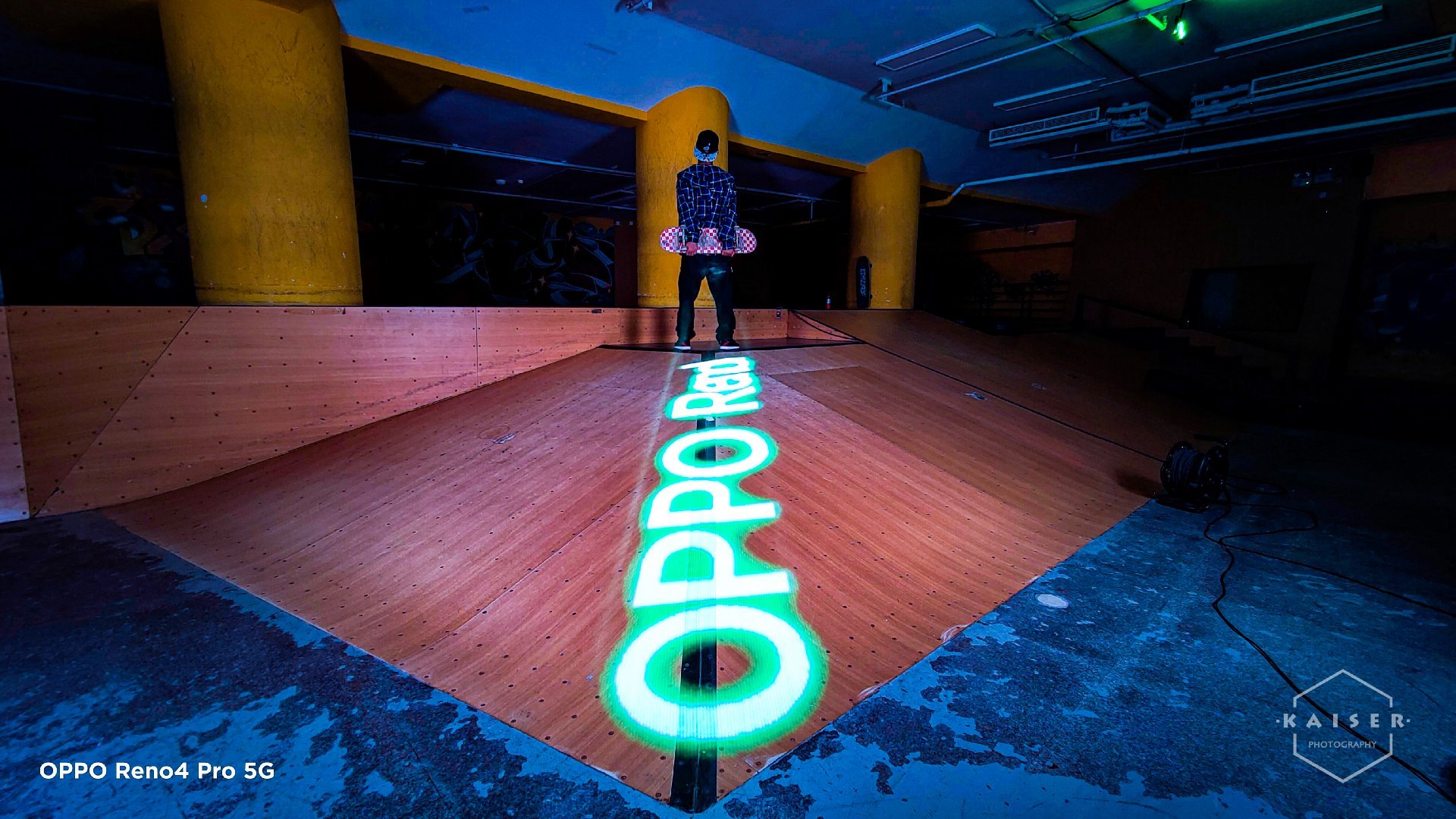 当oppo reno4 pro 5g遇上滑板与光绘暗光之下,极致画质@oppo