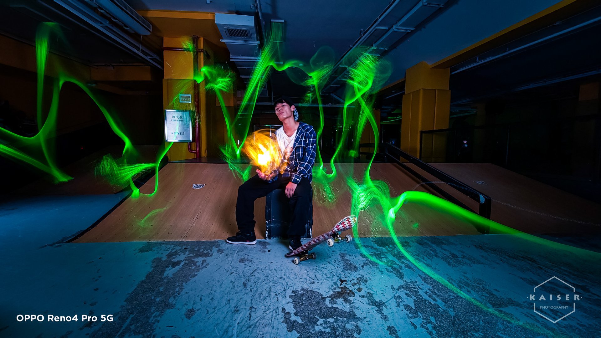 当oppo reno4 pro 5g遇上滑板与光绘暗光之下,极致画质@oppo