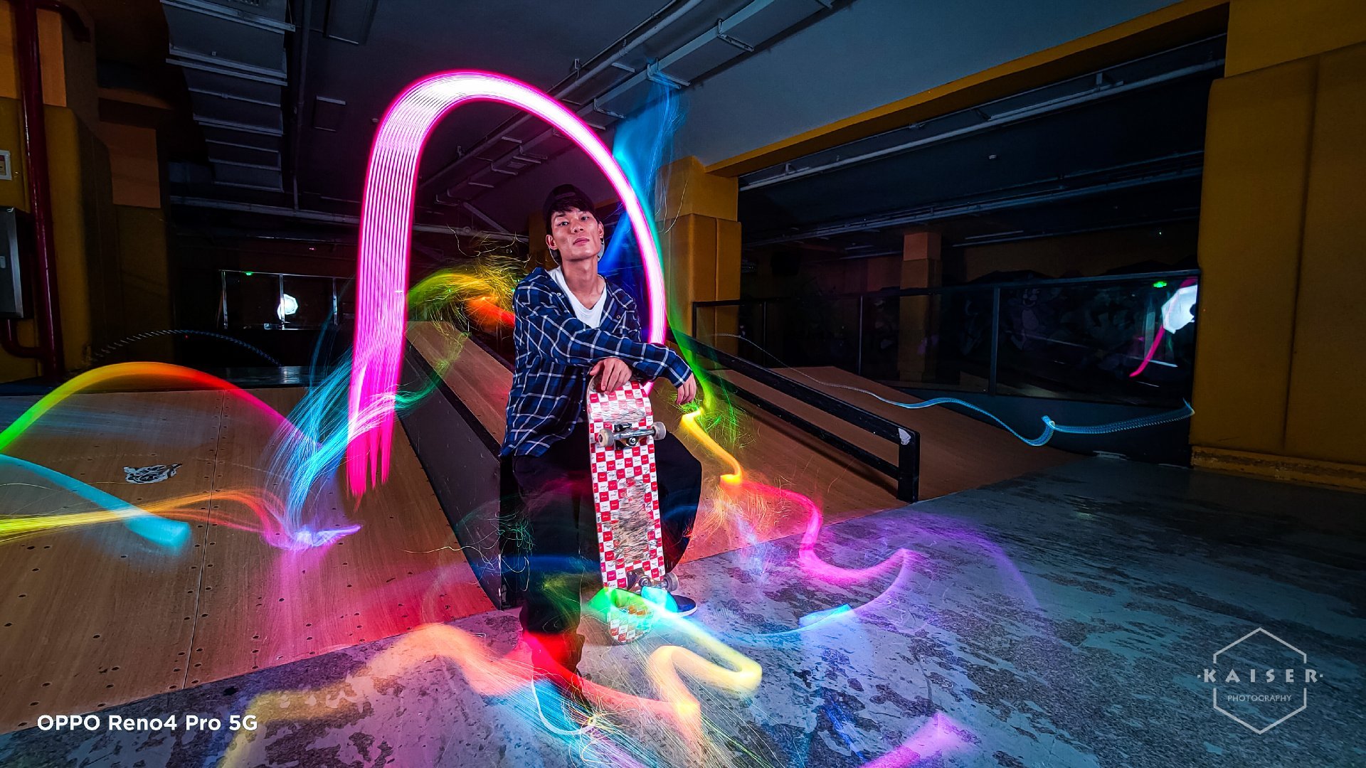 当oppo reno4 pro 5g遇上滑板与光绘暗光之下,极致画质@oppo