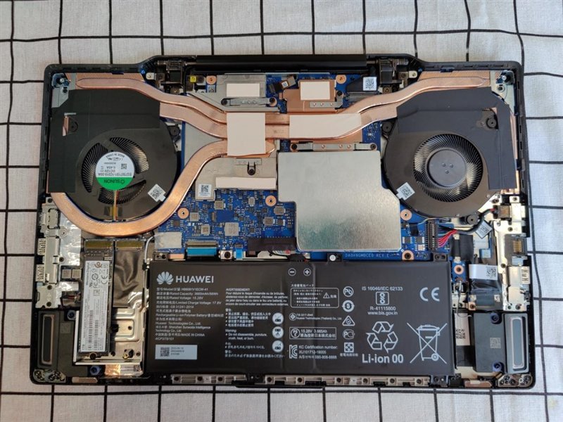 万元升降式散热下嫁荣耀猎人游戏本v700评测豪华散热薄且高能