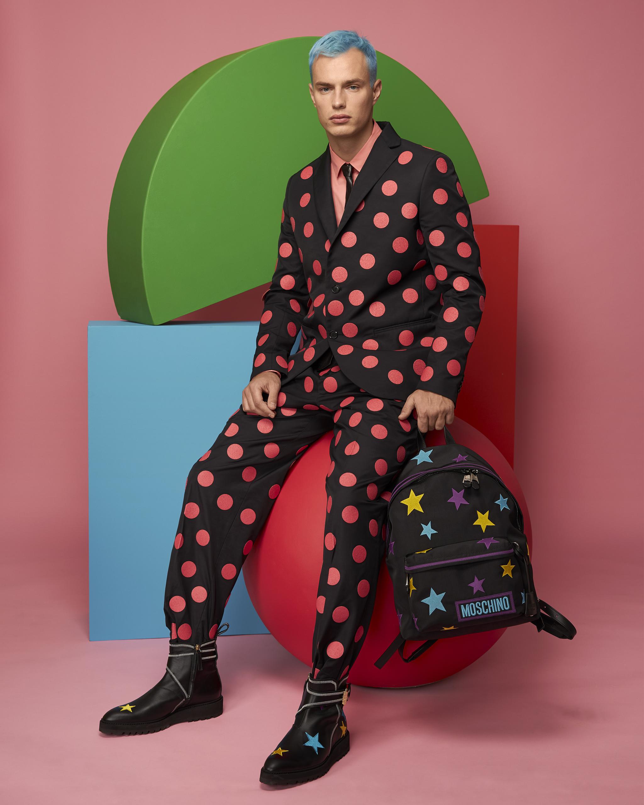 moschino 发布2021早春男装系列……|moschino|莫斯奇诺_新浪新闻