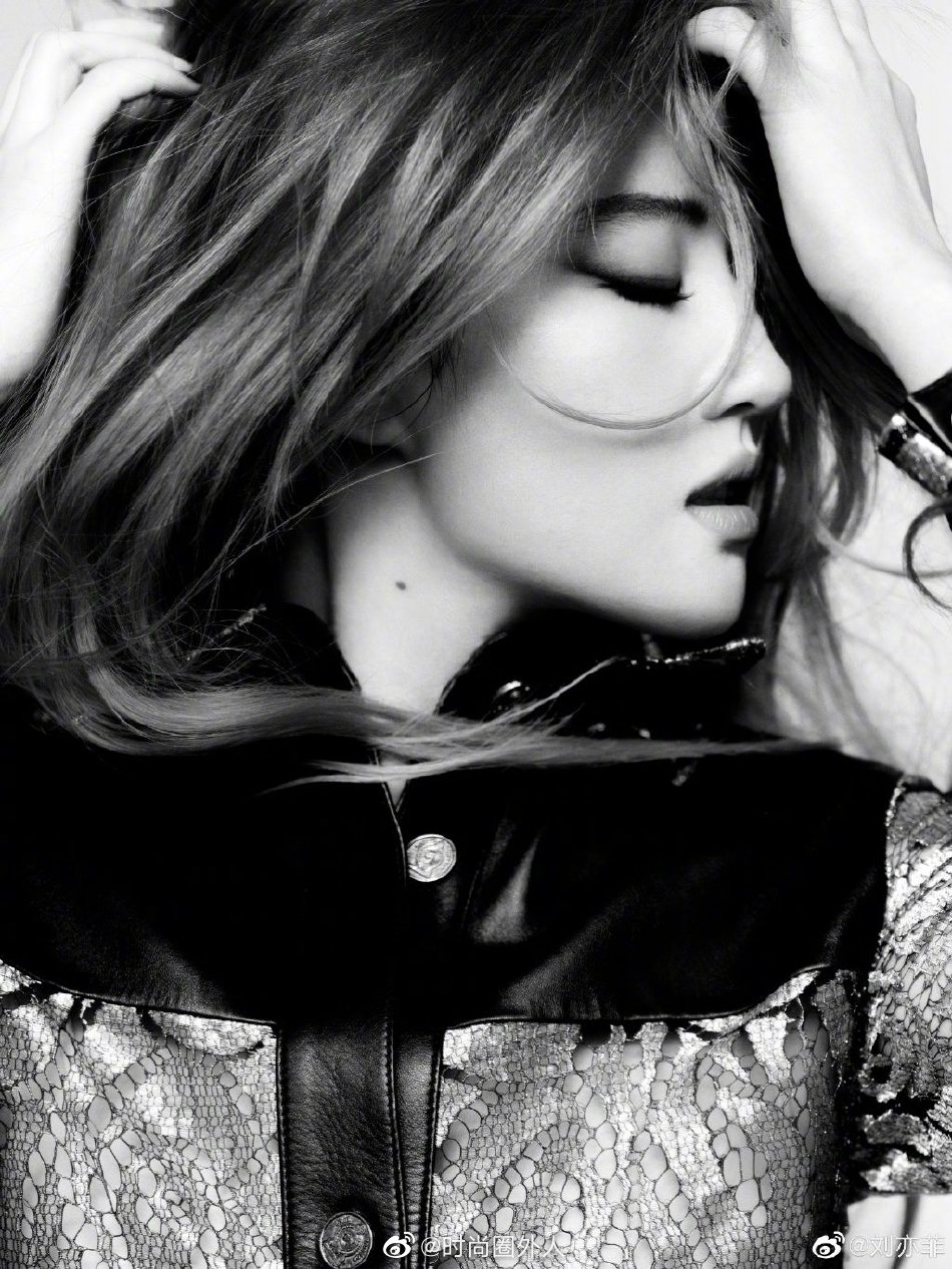 最新写真 黑白镜头下的港风美女 高清图集 新浪网 最新写真 黑白镜头下的港风美女 高清图集 新浪网