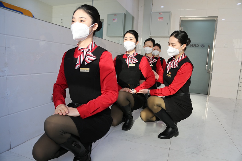 动姐业务培训 迎接春运"大考"|春运|礼仪|培训_新浪新闻