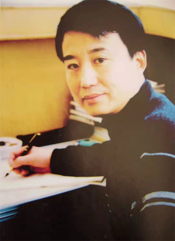 大象访谈|作家,编剧石钟山:作家找到自己很难|石钟山|小说|作家_新浪