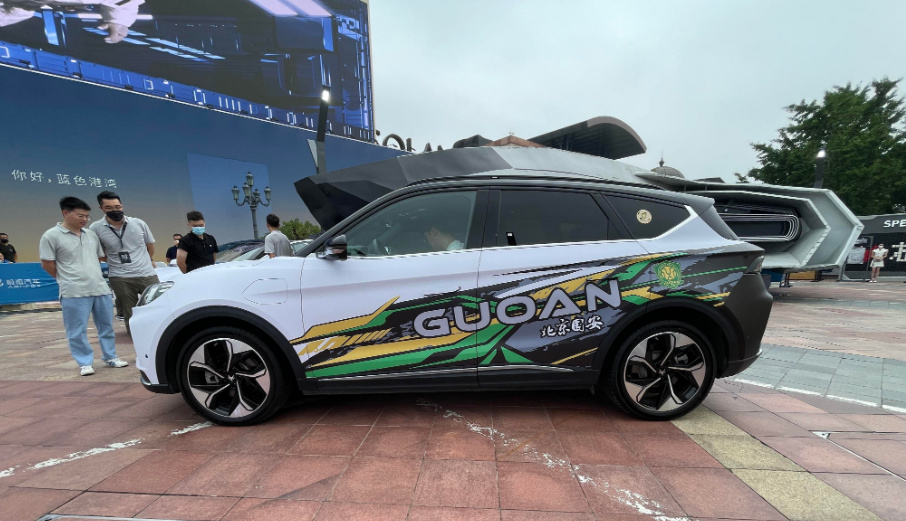 年轻用户的新选择，哪吒S对比极狐阿尔法T