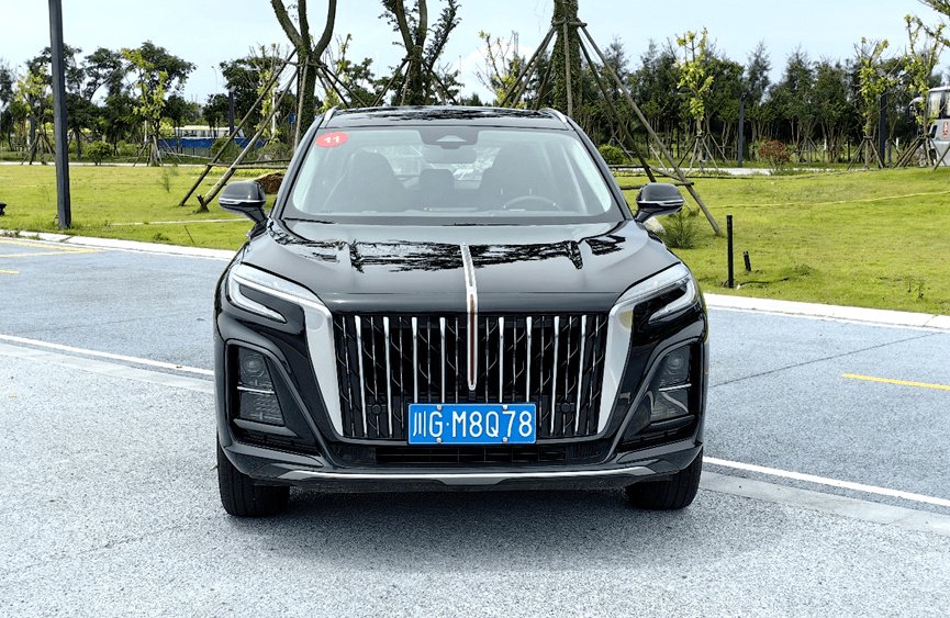 售价1458万起轴距2770mm试驾全新红旗hs3