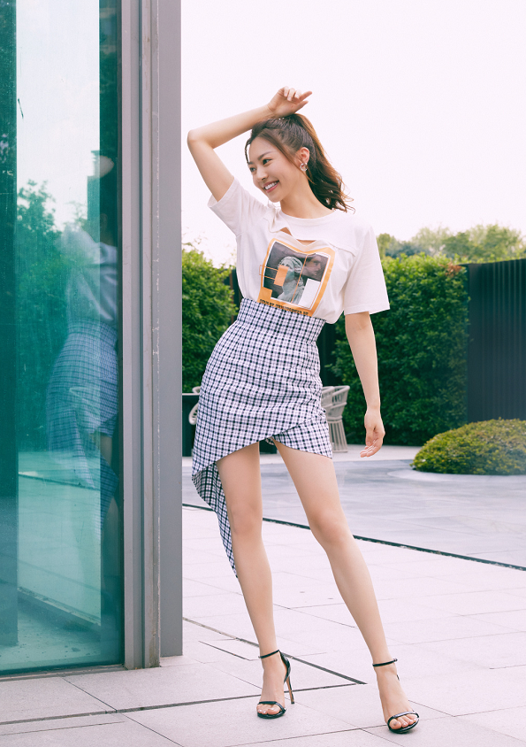 黄梦莹身材真没得说运动装也能凹出时尚感杨幂眼光太毒了