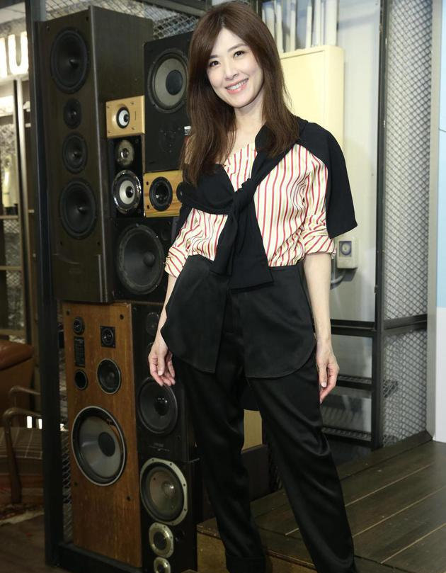 新作的苏慧伦,总算在出道届满30周年之际,顺势推出第16张作品《面面》