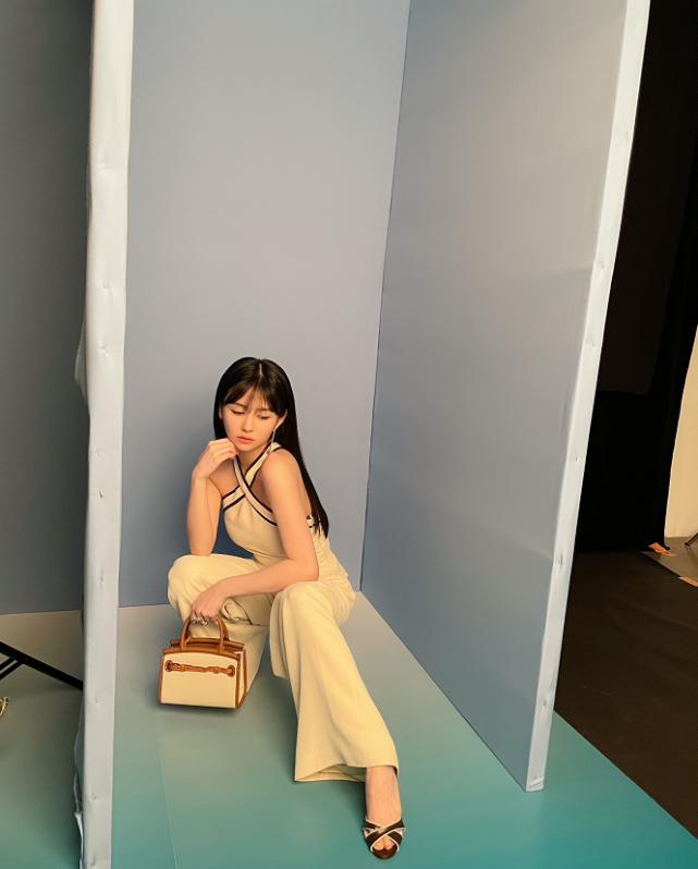 邱淑贞女儿沈月近照19岁颜值不输老妈最美星二代名副其实