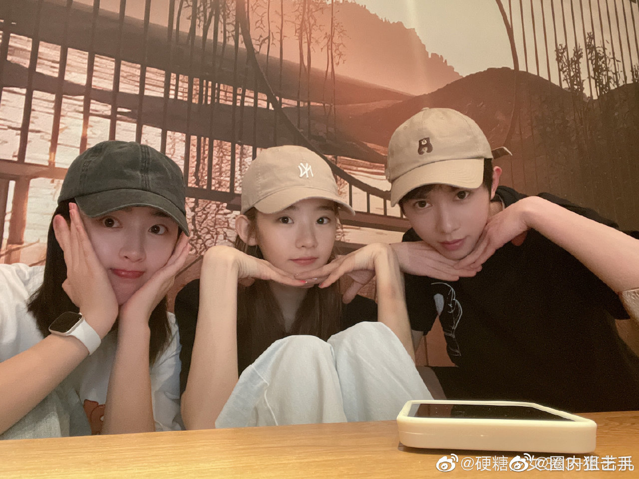 sdfj影视三宝李俊濠张艺凡邓恩熙终于烩面聚餐啦