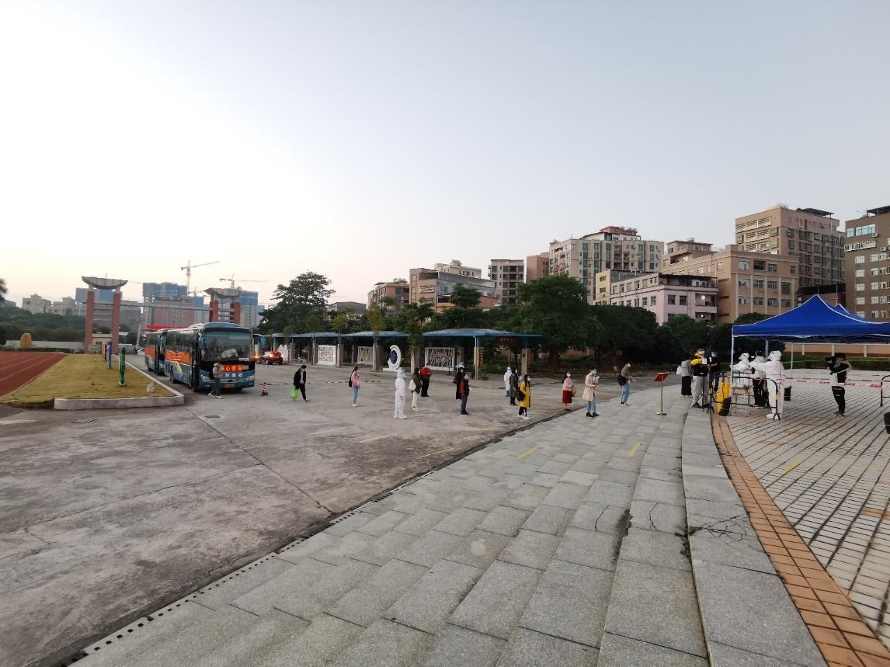 直击疫情防控下的东莞考研：滞留大朗360多名考生收到礼包休闲区蓝鸢梦想 - Www.slyday.coM