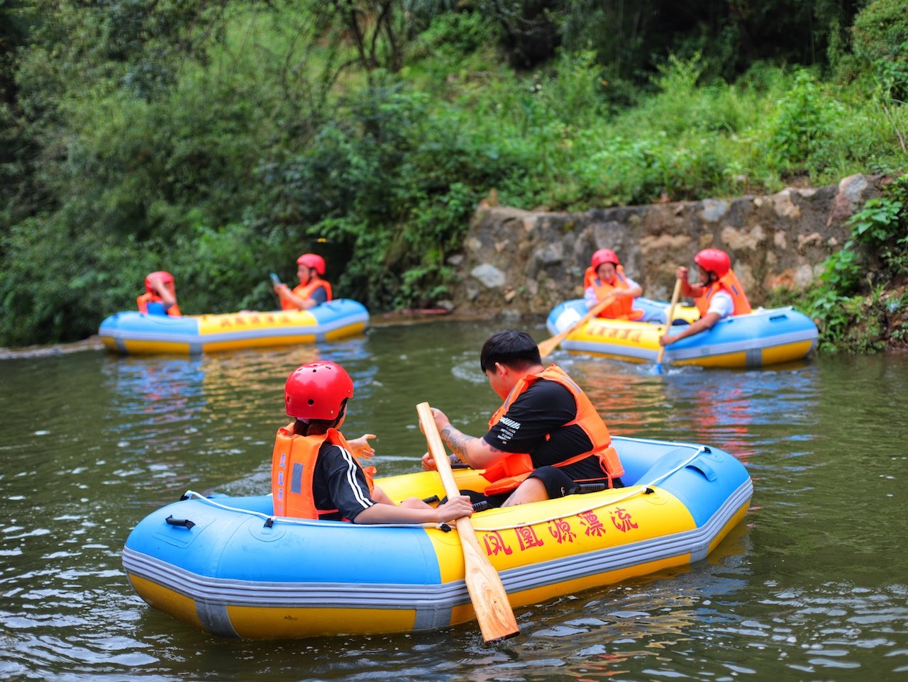 实拍安徽天柱山下顶级漂流,2个小时的自然搏击,全是女人尖叫声