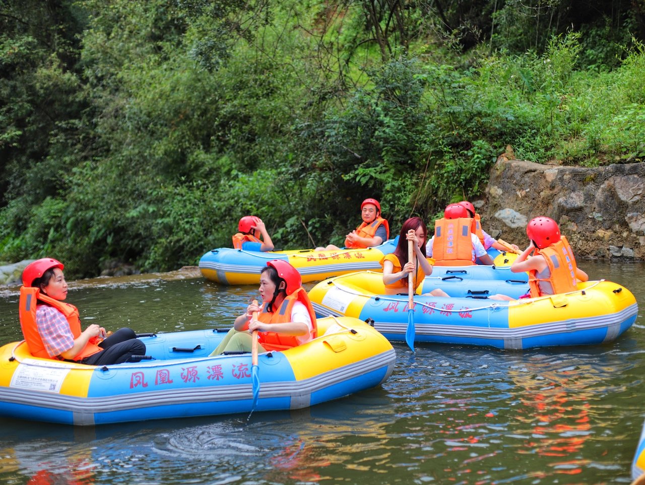 实拍安徽天柱山下顶级漂流,2个小时的自然搏击,全是女人尖叫声