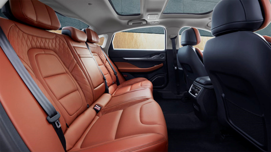 美系豪华轿车的对决，究竟谁更值得入手