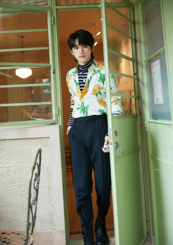 《王牌》圆满收官,看宋亚轩路透照,无美颜状态太真实