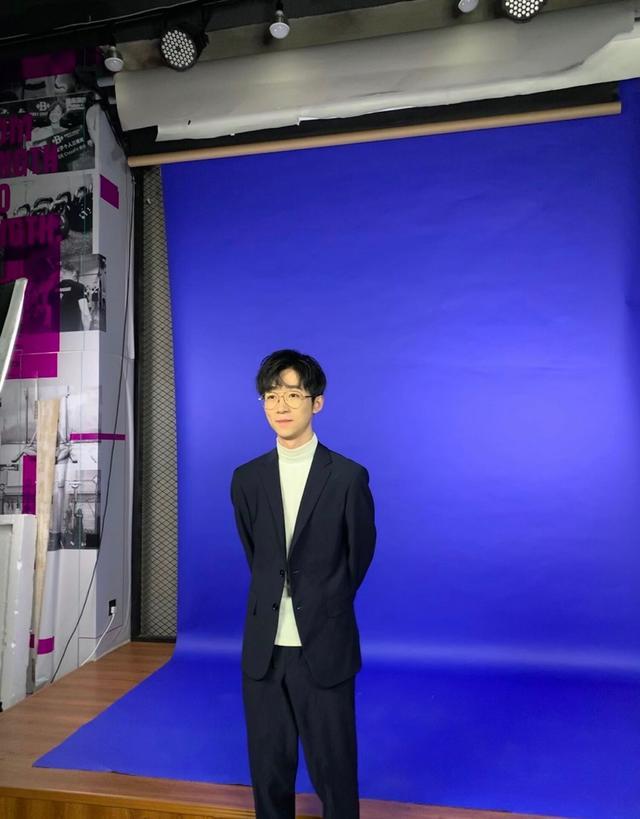 旭旭宝宝西装查房小姐姐,沉迷黑丝宅舞女神!网友:王小歪才帅