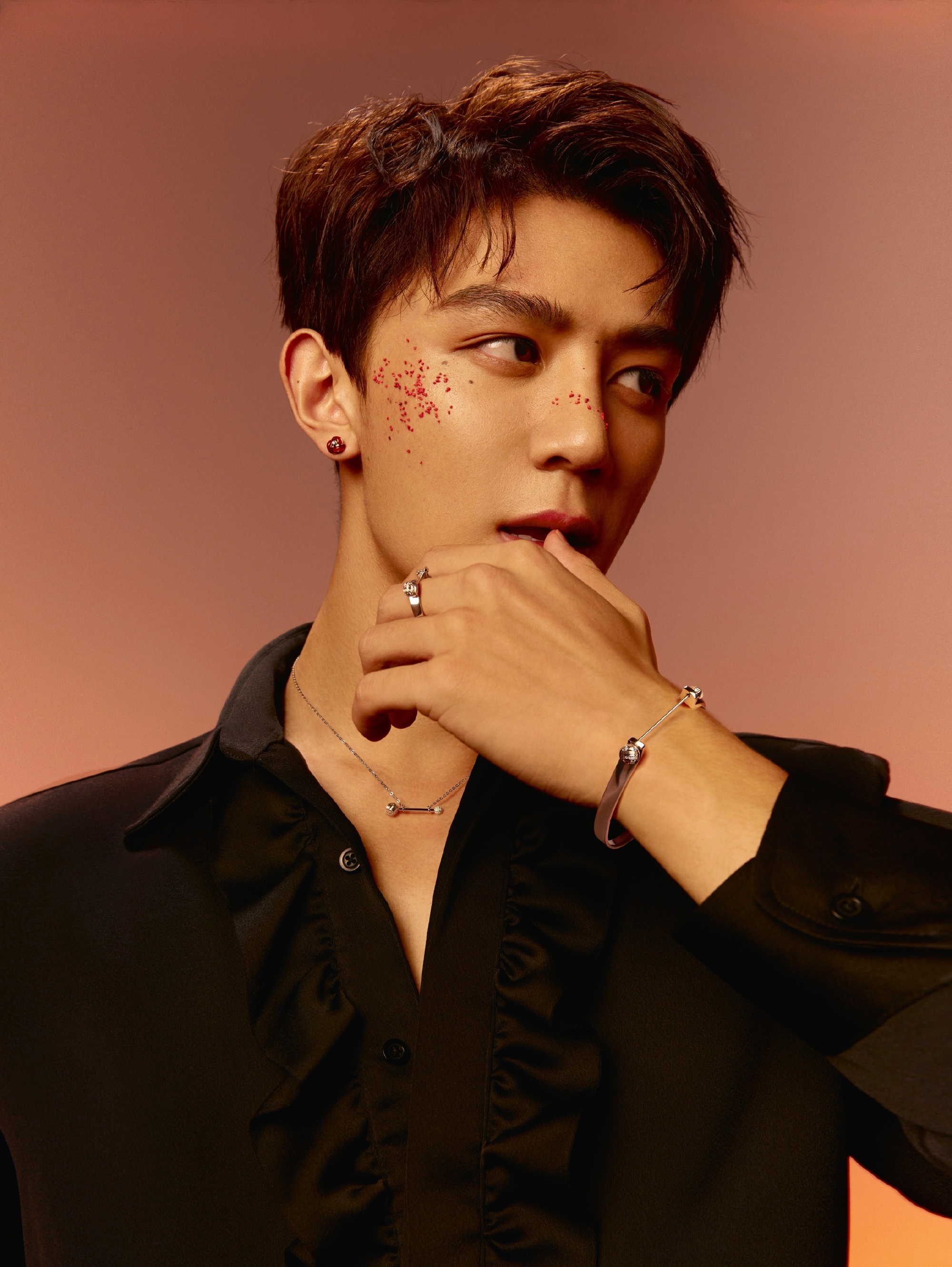 有被这组大片惊艳到满满的异域少年感