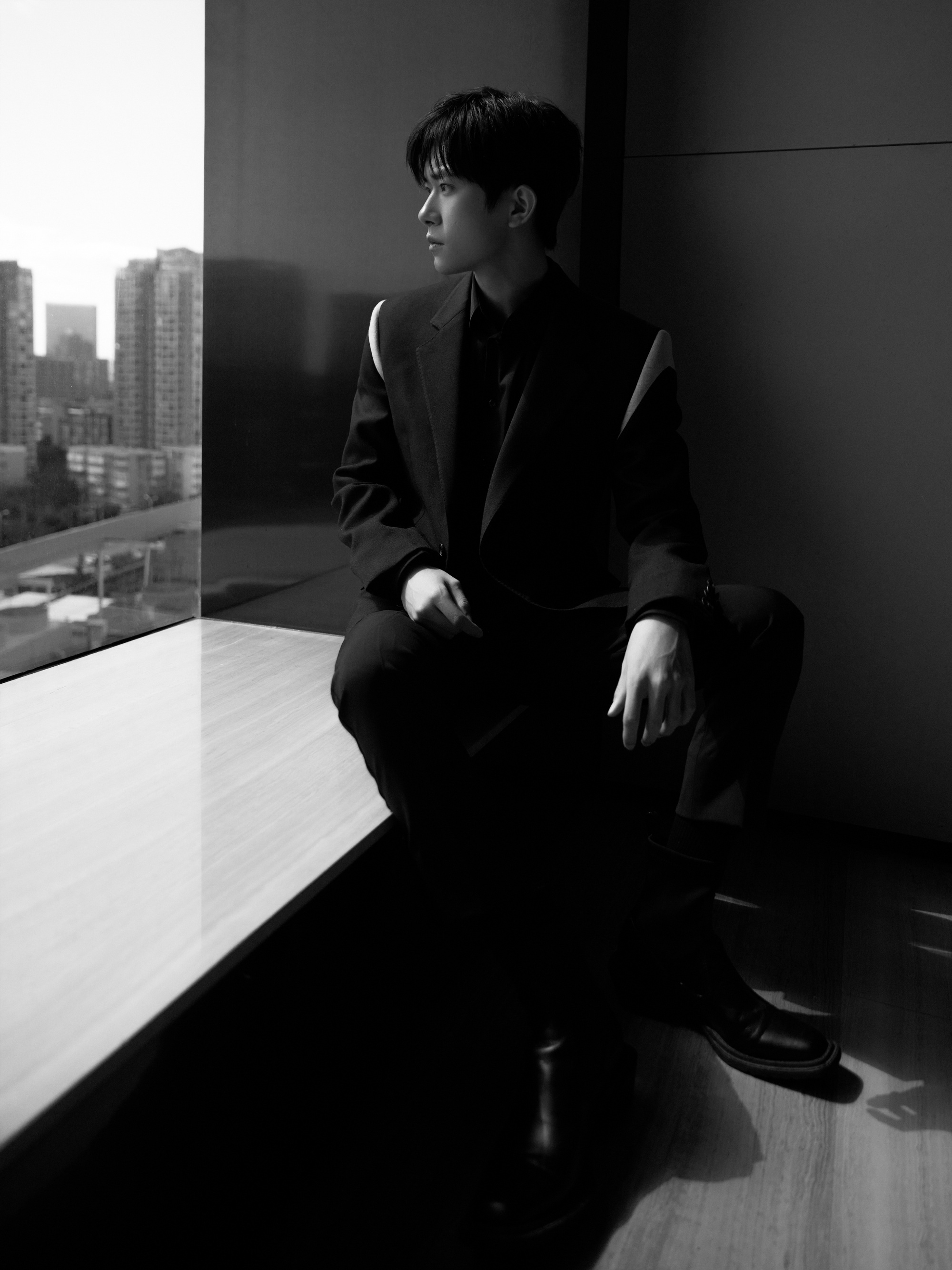 啊啊啊易烊千玺也太帅了,侧颜好优越,妥妥的霸道总裁啊!