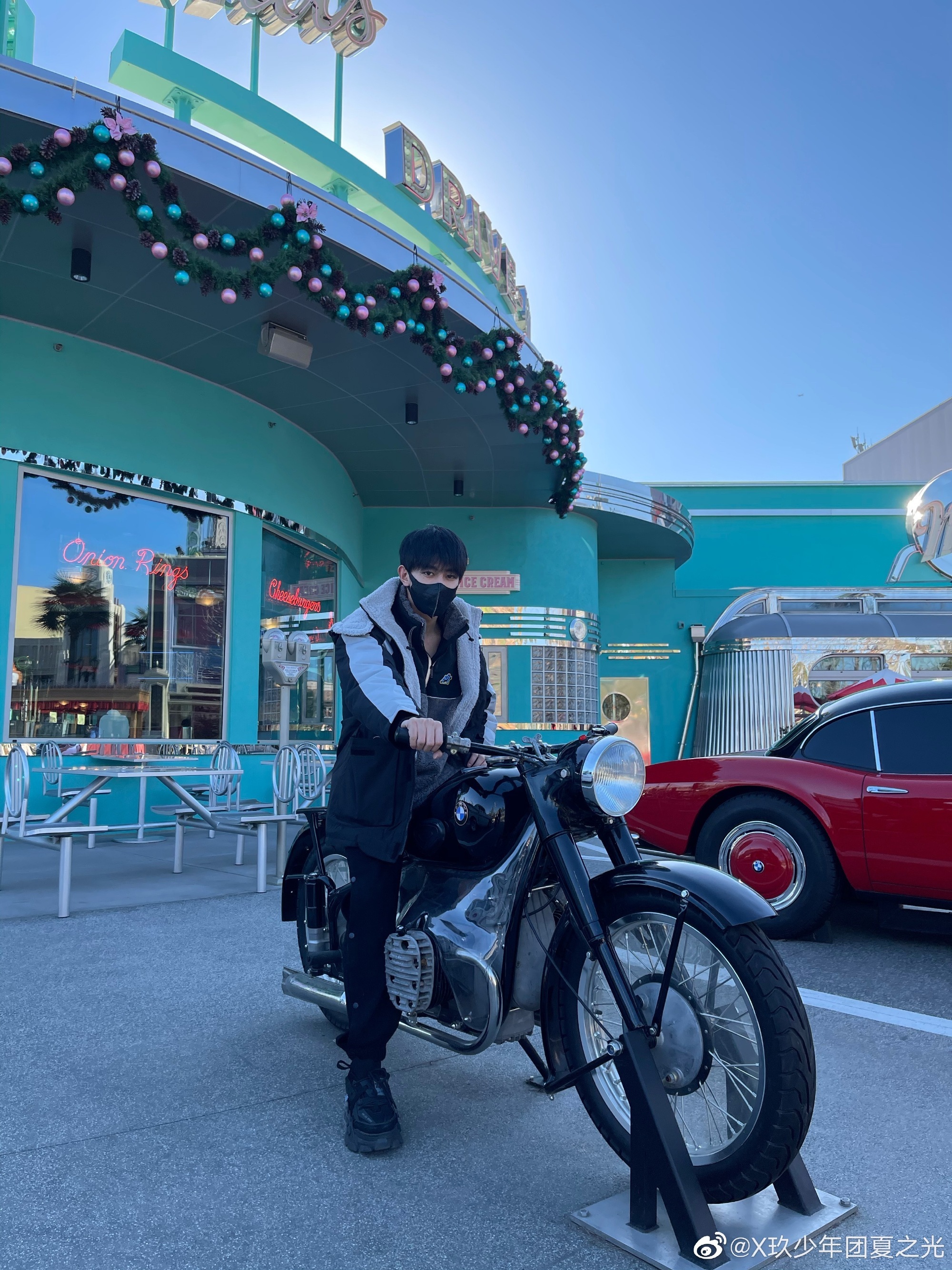 夏之光分享环球影城plog,自拍风景照都好绝,帅哥玩的开心啊!