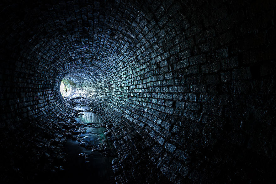 摄影师mark oneill在下水道,防空洞,19世纪的隧道,废弃水库等地方