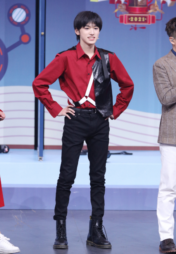 《王牌》圆满收官,看宋亚轩路透照,无美颜状态太真实