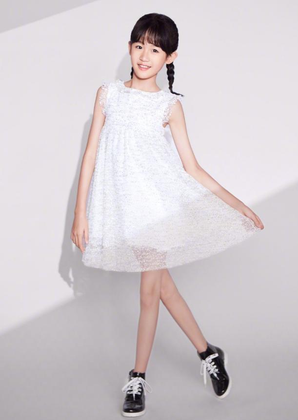 陆毅女儿被"禁整容"?13岁腿长一米一,女神模样完胜森碟