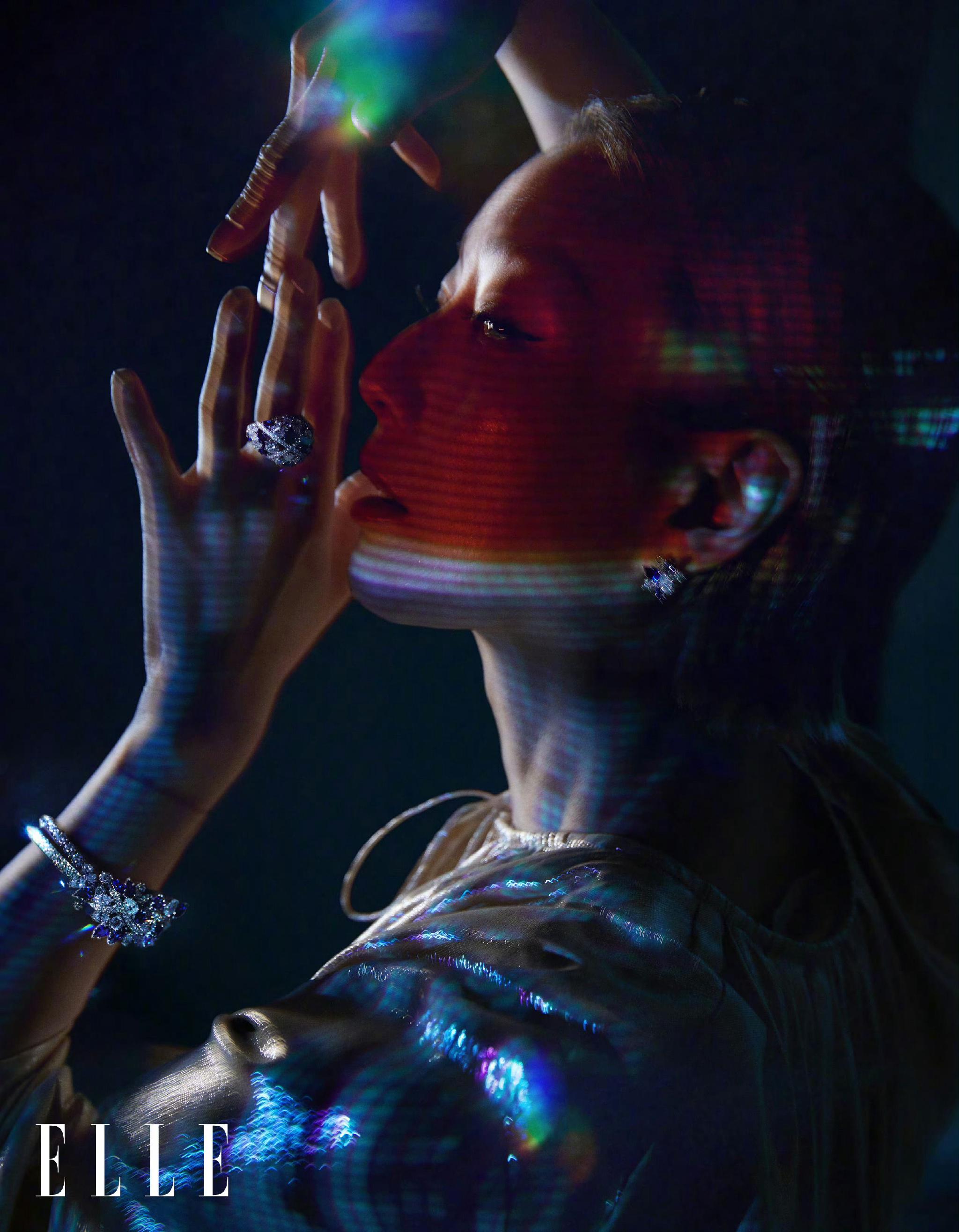 金像奖影后郑秀文为《elle》拍摄的新写真