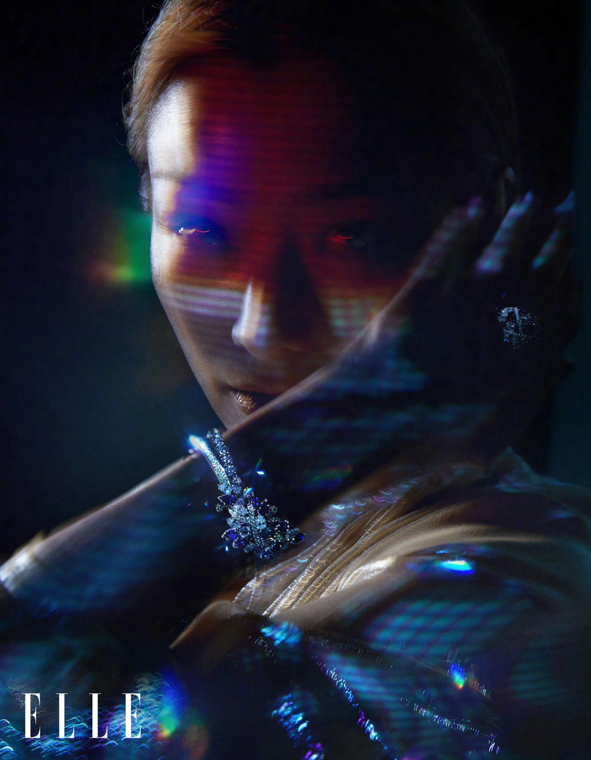 金像奖影后郑秀文为《elle》拍摄的新写真