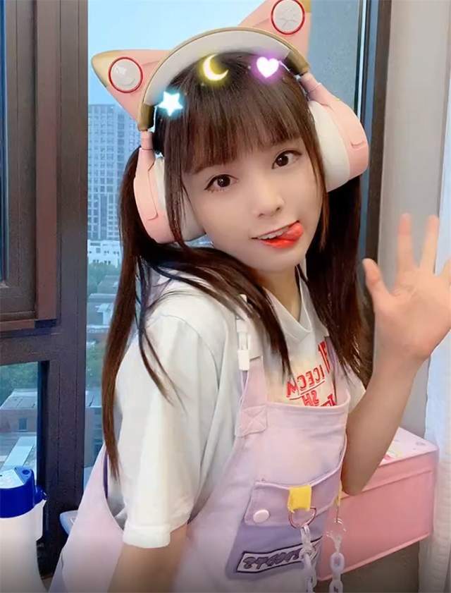 火线妹为什么叫煤气罐?看她桌下东西就懂了,穿上小白袜腿长感人|火线|