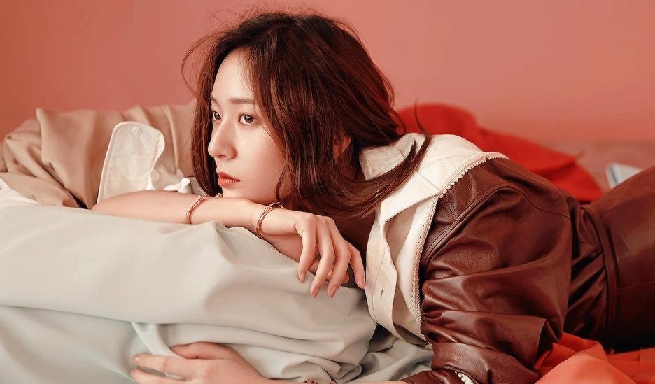 韩国f(x)的成员郑秀晶也是吸女粉更多.