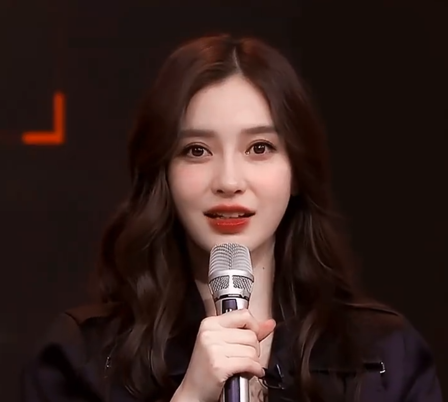 特别是在录制"巧手神探"的时候,baby还是非常努力的,自身也挑战了很多