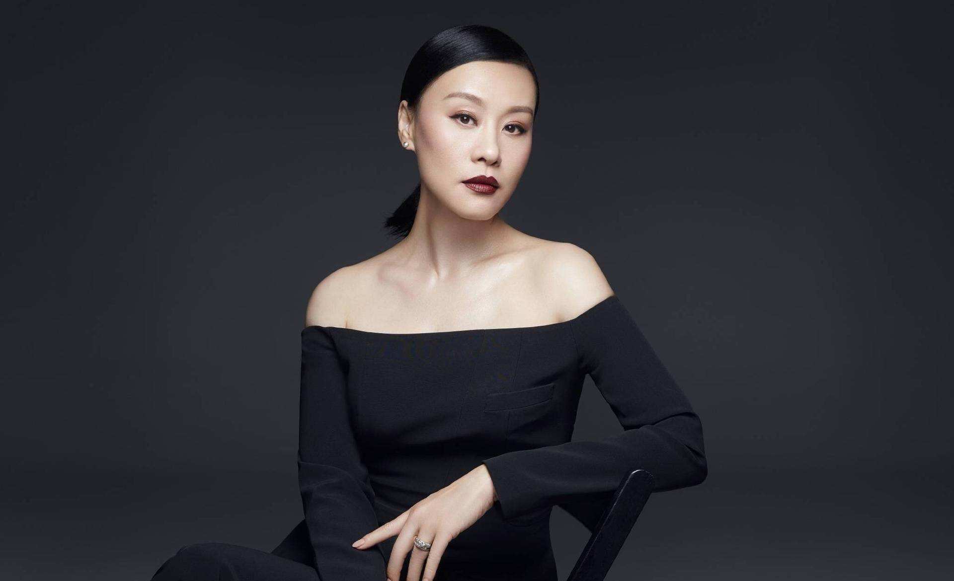 时刻喜欢各种状态的自己,比起演好戏里的角色,邬君梅更想演好生活中的