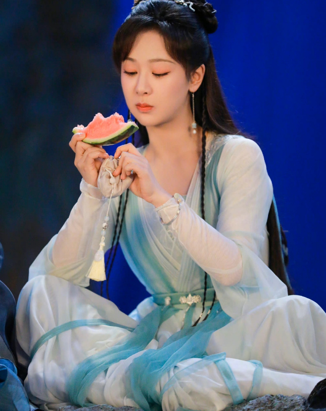 《沉香如屑》首播槽点满满，杨紫被女配吊打，成毅配音太出戏休闲区蓝鸢梦想 - Www.slyday.coM