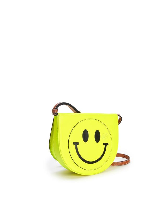 loewe最新合作"笑脸包",让杨幂和赵丽颖又撞包了!