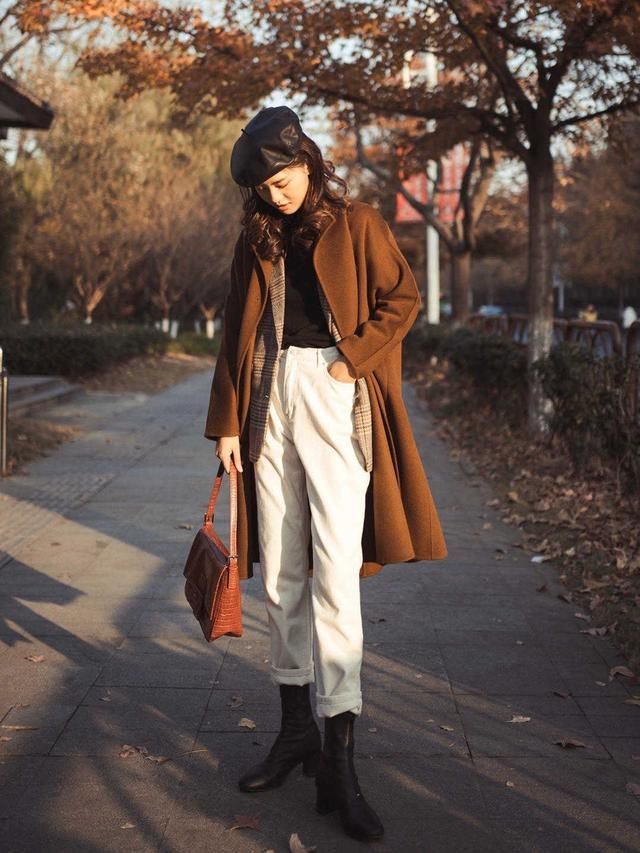 种混合暖色系,大家称之为焦糖色,作为近两年秋冬季颇为流行的服装颜色