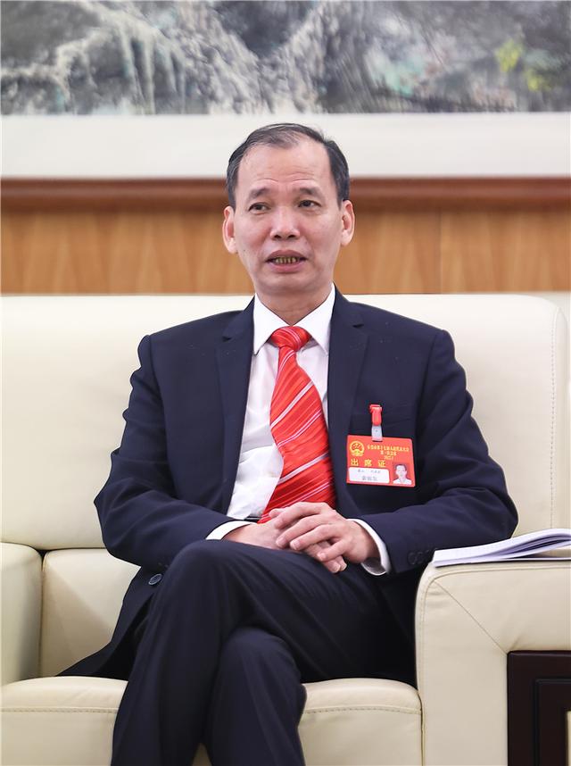 市人大代表,茶山镇委书记黄锦发对于政府工作报告